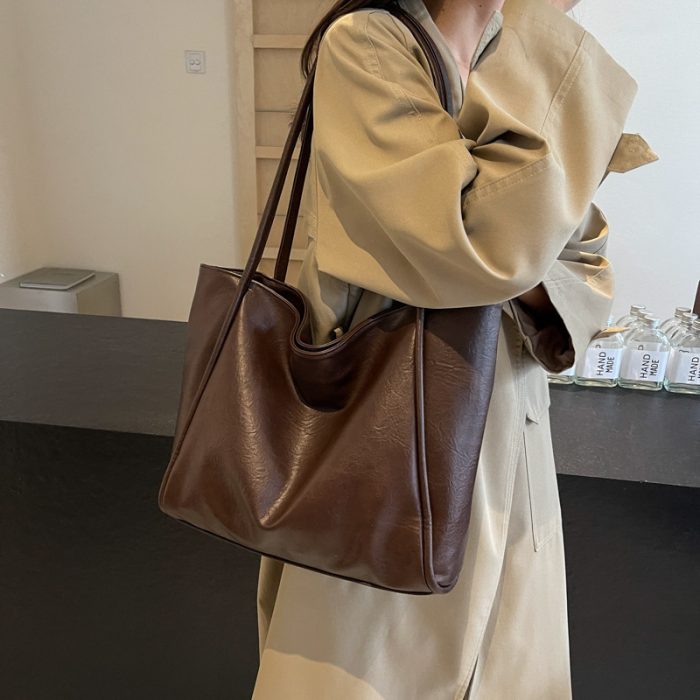 Soft Leather Shoulder Bag Large Capacity Commuter Totes Shopping Travel Bags For Women - Image 4